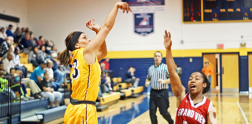 Hansen Hits Six Three-Pointers in WPU Loss to Culver-Stockton