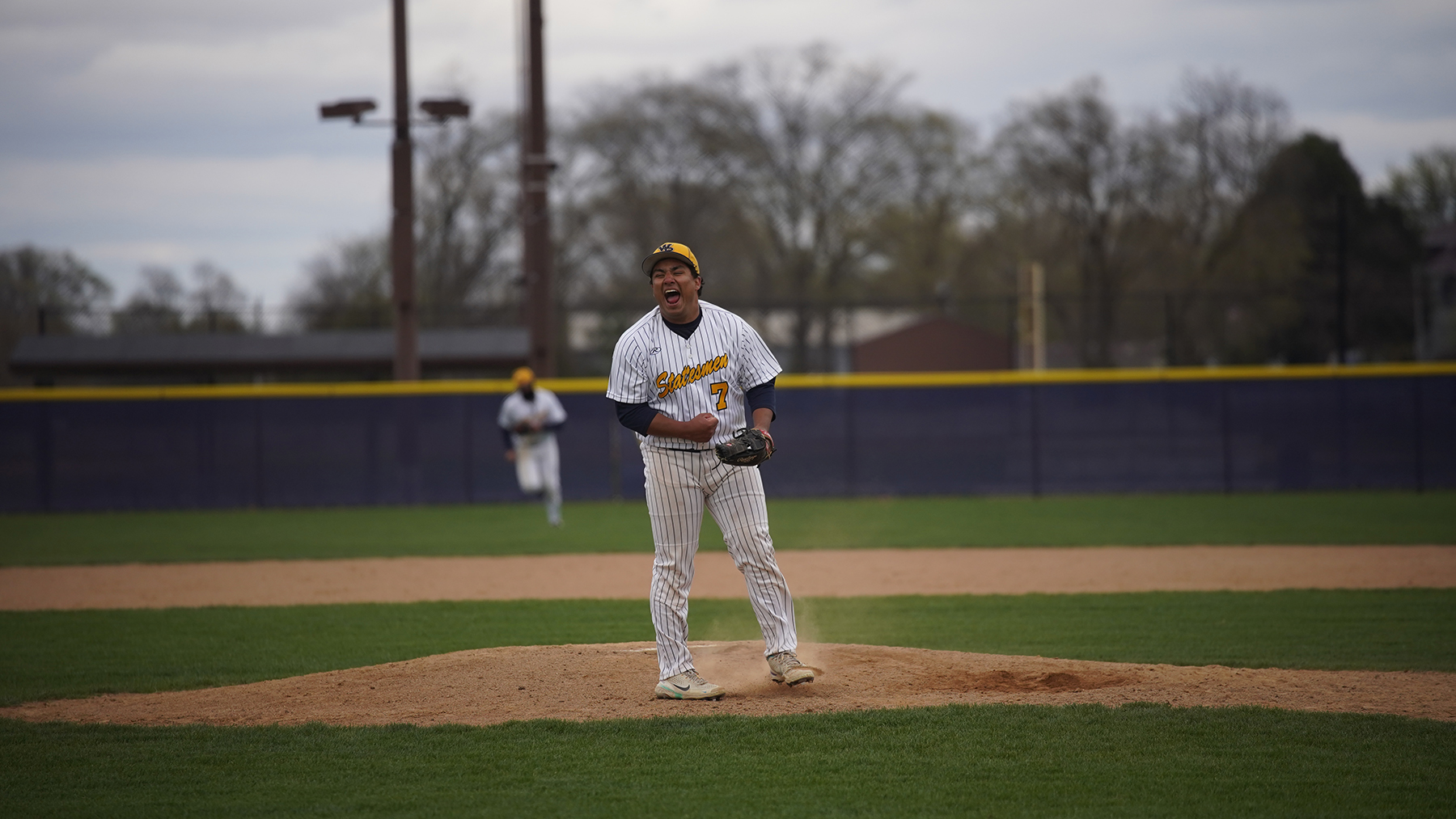 Statesmen Finish Weekend Sweep of Peru State