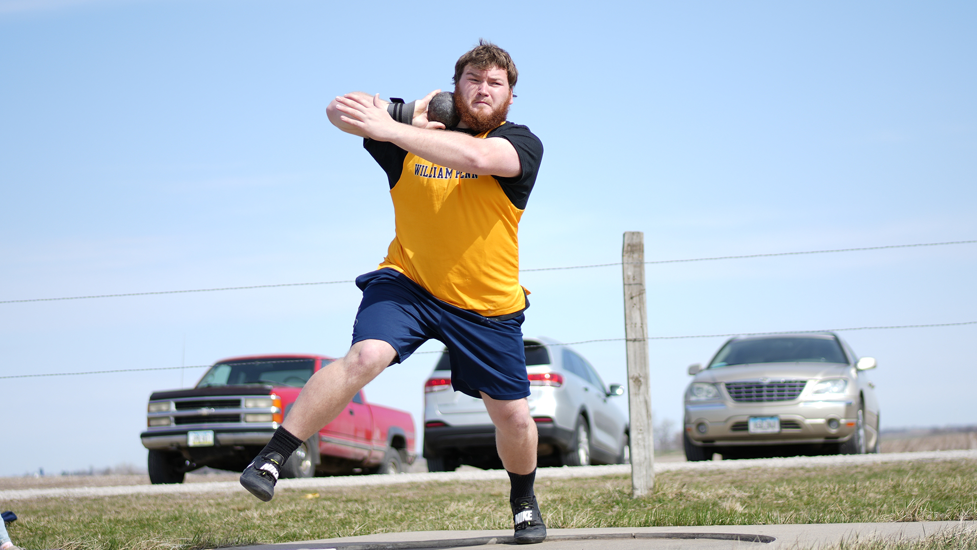 Throwers, Vaulters Compete at Grinnell Meet