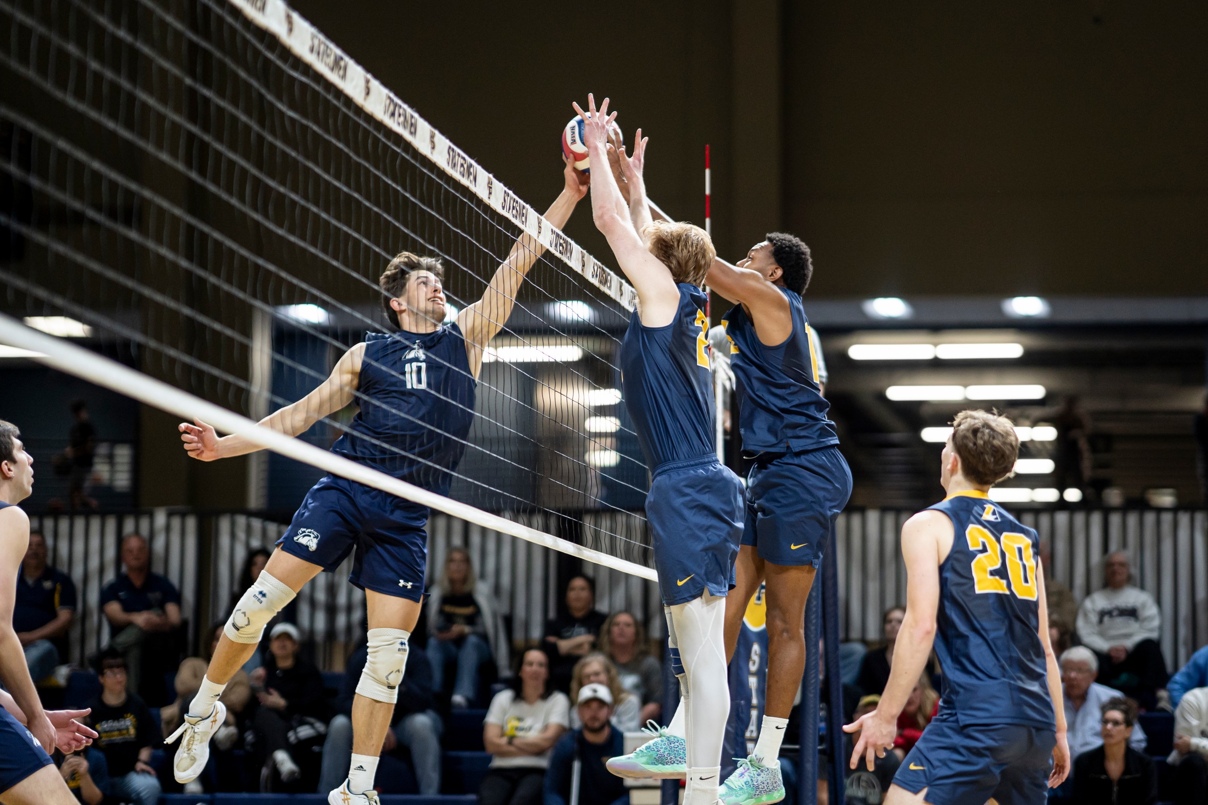Statesmen Rally Past UHSP in Five-Set Senior Day Thriller